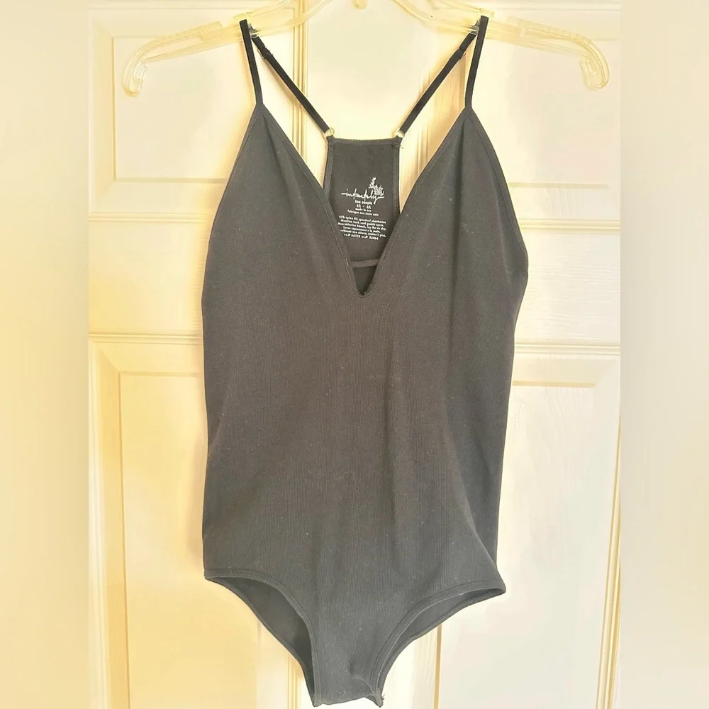 Free People Intimately Ribbed V-Neck Racerback Bodysuit Black Size M/L - Picture 2 of 5